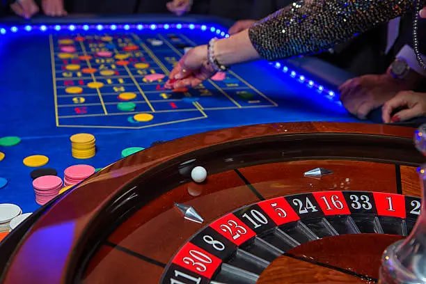 Filipino user enjoying pgjili casino-style games on a smartphone in the Philippines